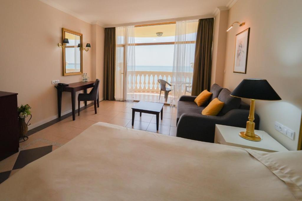 Imperial Palace Hotel - Salle Double Supérieure Avec Vue Sur La Mer Et Balcon