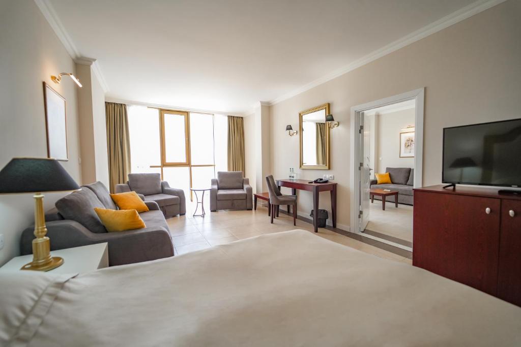 Imperial Palace Hotel - 