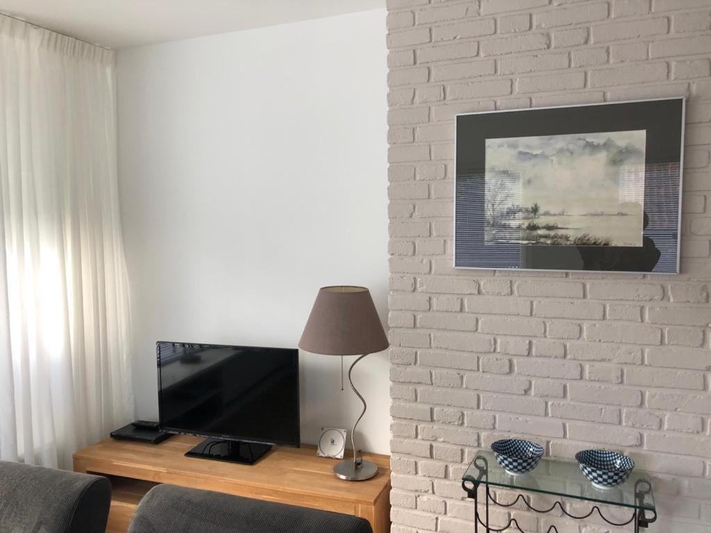 TV a/nebo společenská místnost v ubytování Vakantiehuis uus Klinte Hindeloopen
