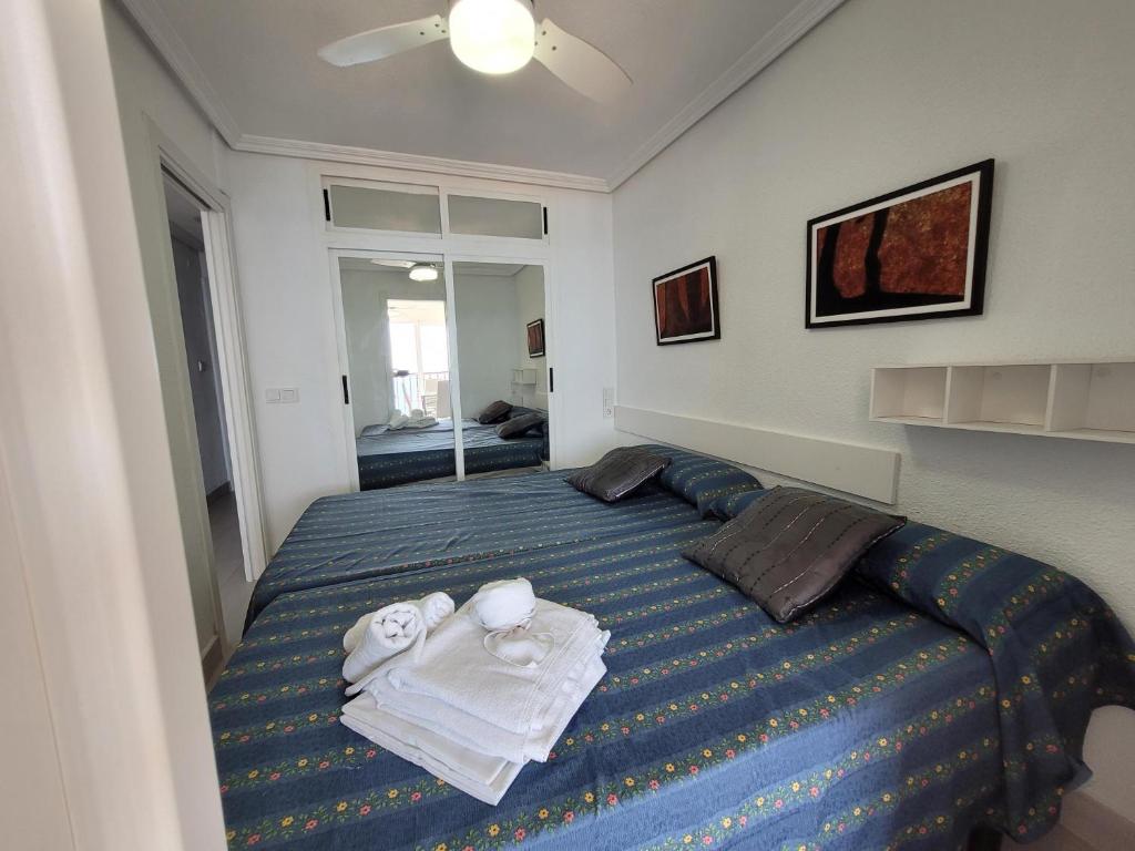 Postel nebo postele na pokoji v ubytování Las Damas estudio-Fincas Benidorm