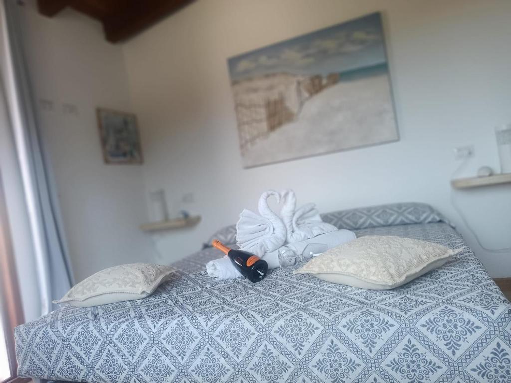 Postel nebo postele na pokoji v ubytování L'Attico Villasimius