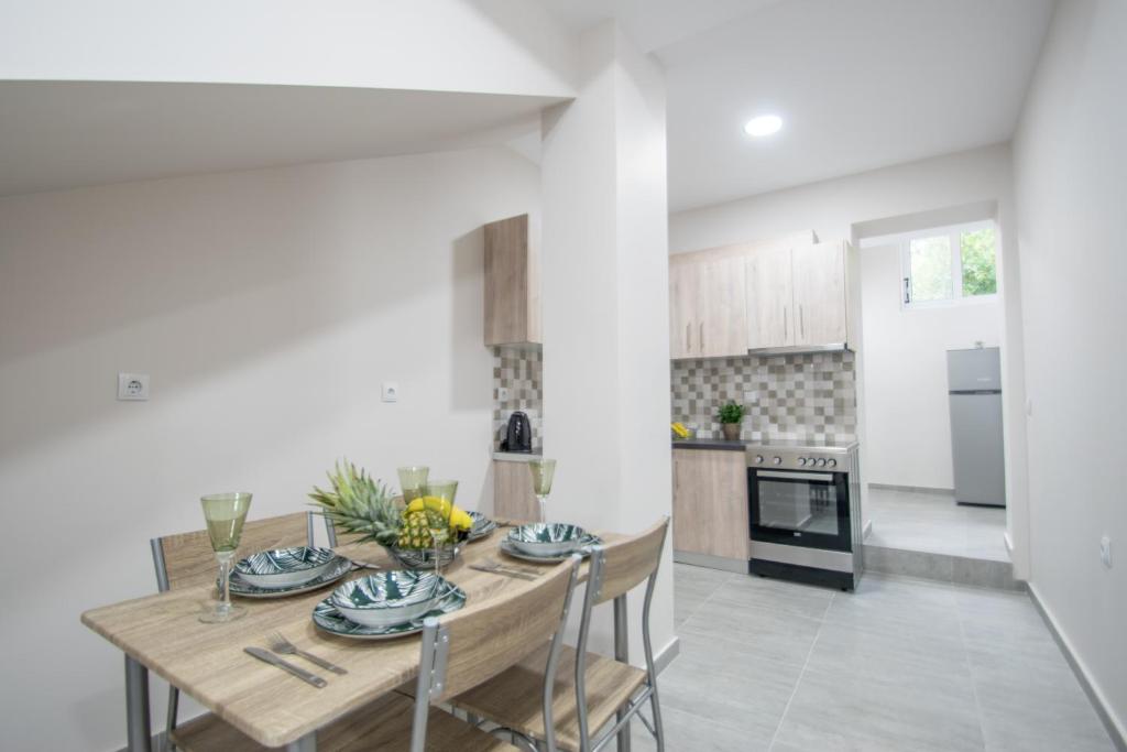 Kuchyň nebo kuchyňský kout v ubytování J & A Kandilas Apartment