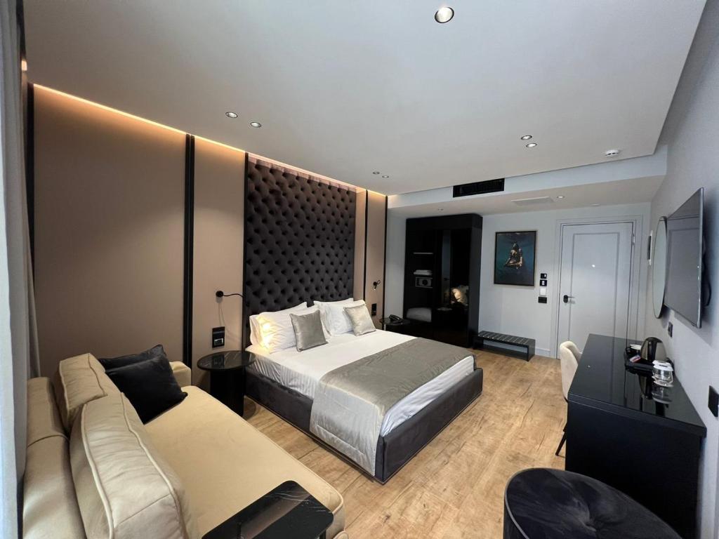 Postel nebo postele na pokoji v ubytování Rozafa Palace Hotel