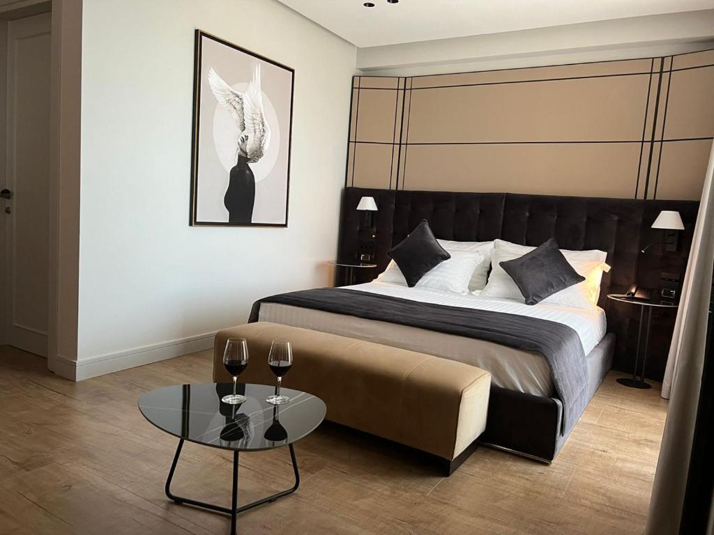 Postel nebo postele na pokoji v ubytování Rozafa Palace Hotel