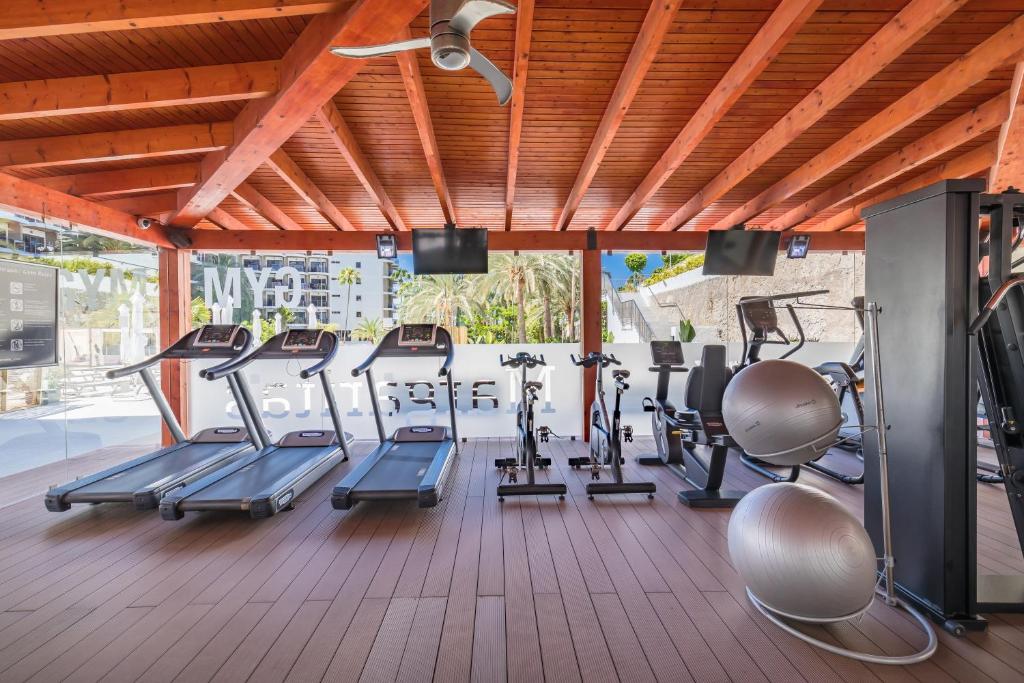 The fitness centre and/or fitness facilities at Barceló Margaritas Royal Level Adults Only