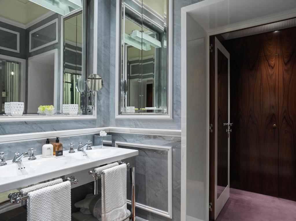 J.K. Place Roma - The Leading Hotels of the World - Resim 42