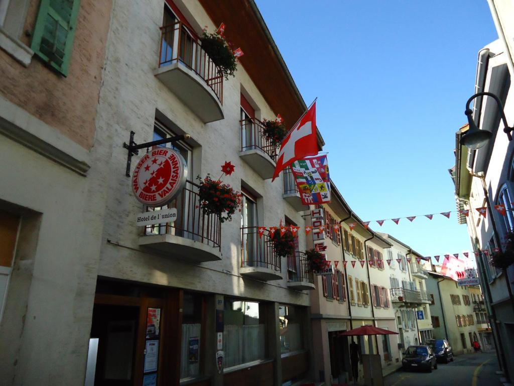 a building with a clock on the side of it at Hotel de l'Union in Orsières