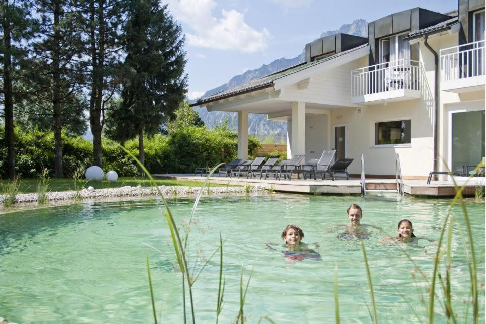 Bazén v ubytovaní Momentum Hotel alebo v jeho blízkosti