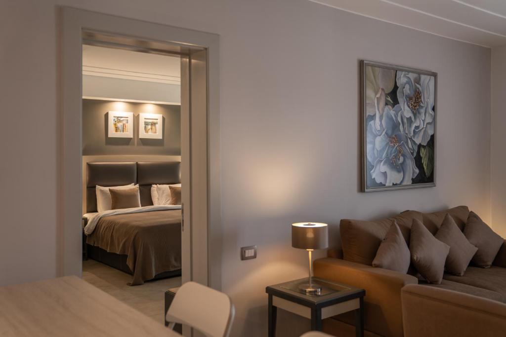 Postel nebo postele na pokoji v ubytování Rhactus Hotel, New Alamein