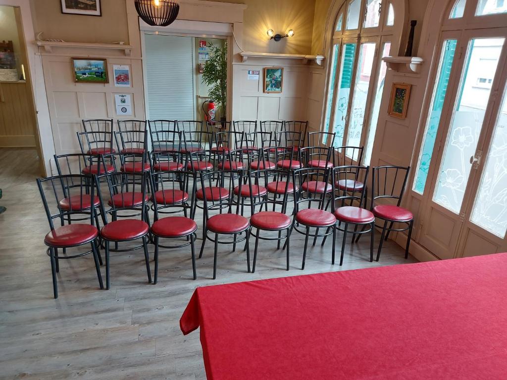Restaurace v ubytování Hotel De La Paix