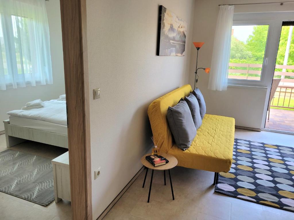 A seating area at Silver Lodge Vendégház Egerszalók