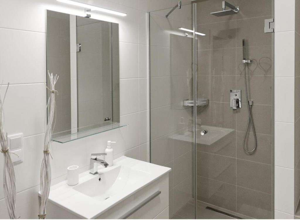 AAA All About Apartments - Resim 8