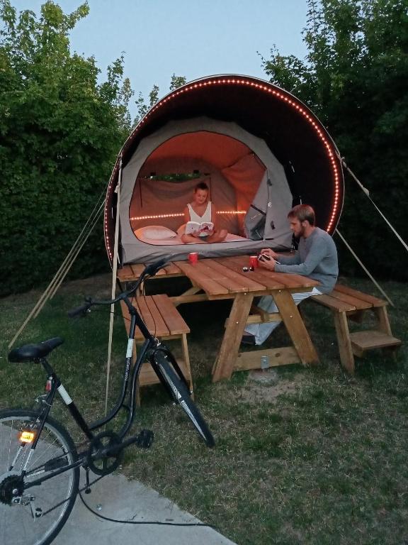 Camping du Plan d'eau **** , Saint-Yrieix-sur-Charente, France - 48  Commentaires clients . Réservez votre hôtel dès maintenant ! - Booking.com