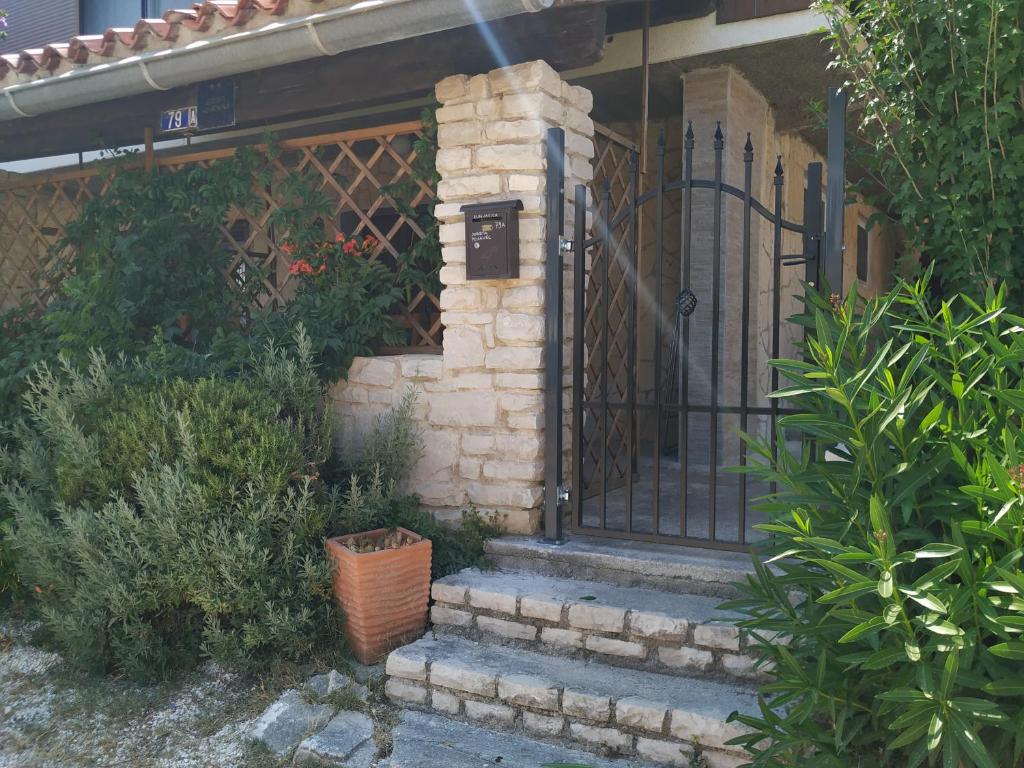 Vonkajšia záhrada v ubytovaní Studio Apartment Posavec