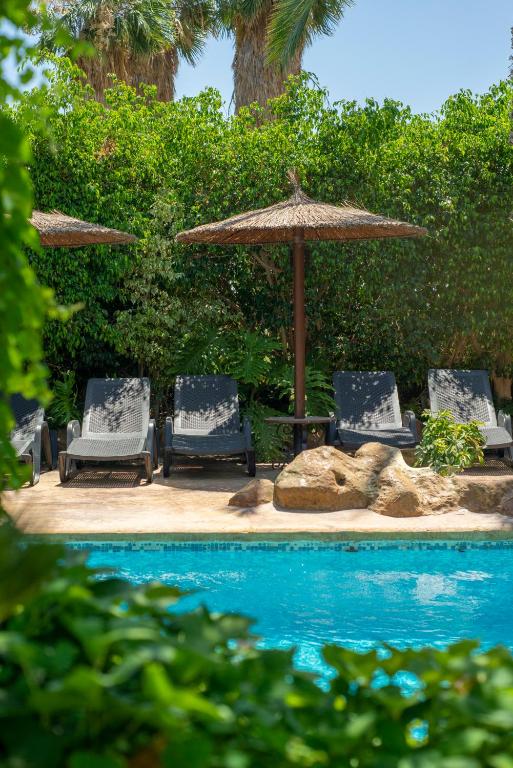 10 Bedroom 5 Star Luxury Villa & Heated Pool for 5 to 30 ...