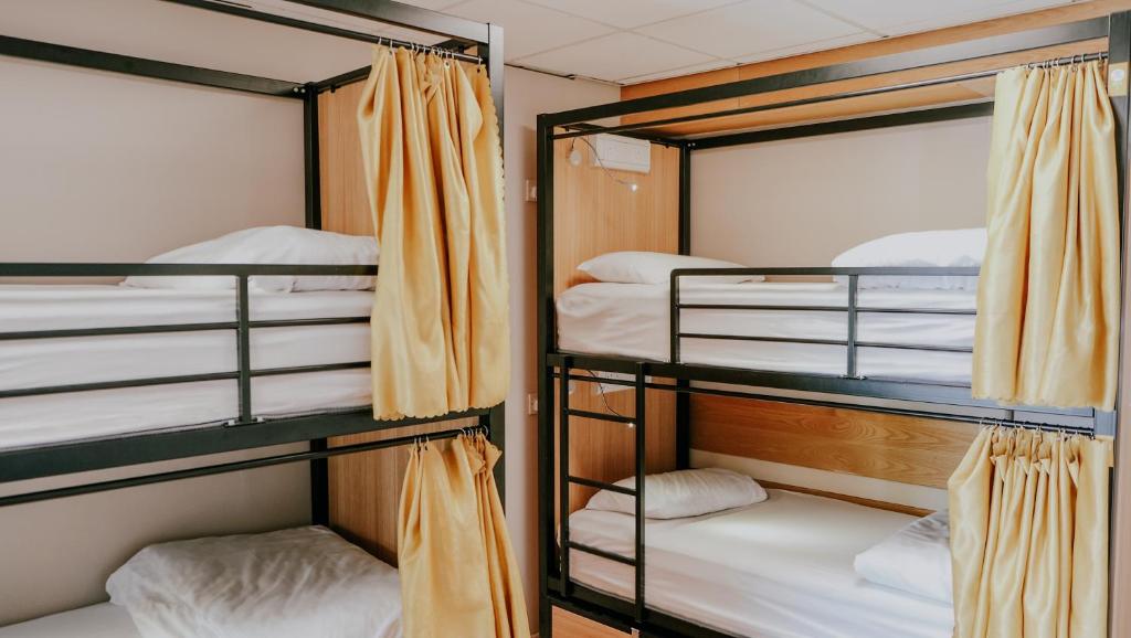 Postel nebo postele na pokoji v ubytování Garden Lane Backpackers