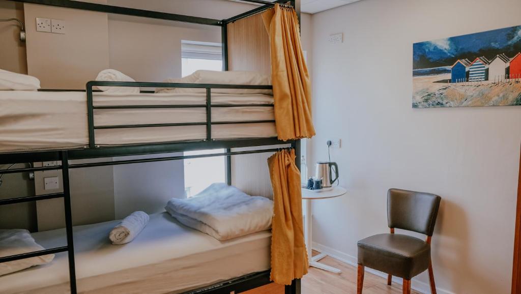 Postel nebo postele na pokoji v ubytování Garden Lane Backpackers