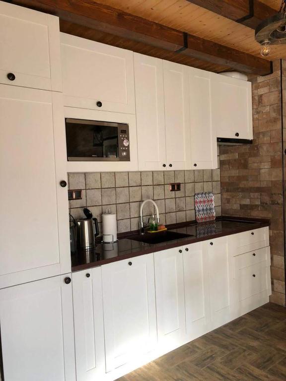 Kuchyň nebo kuchyňský kout v ubytování Happy Holidays Apartments in New Gudauri
