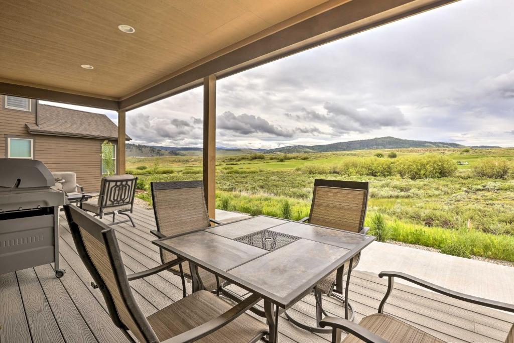Granby Retreat with Deck, Grill and Mtn Views!