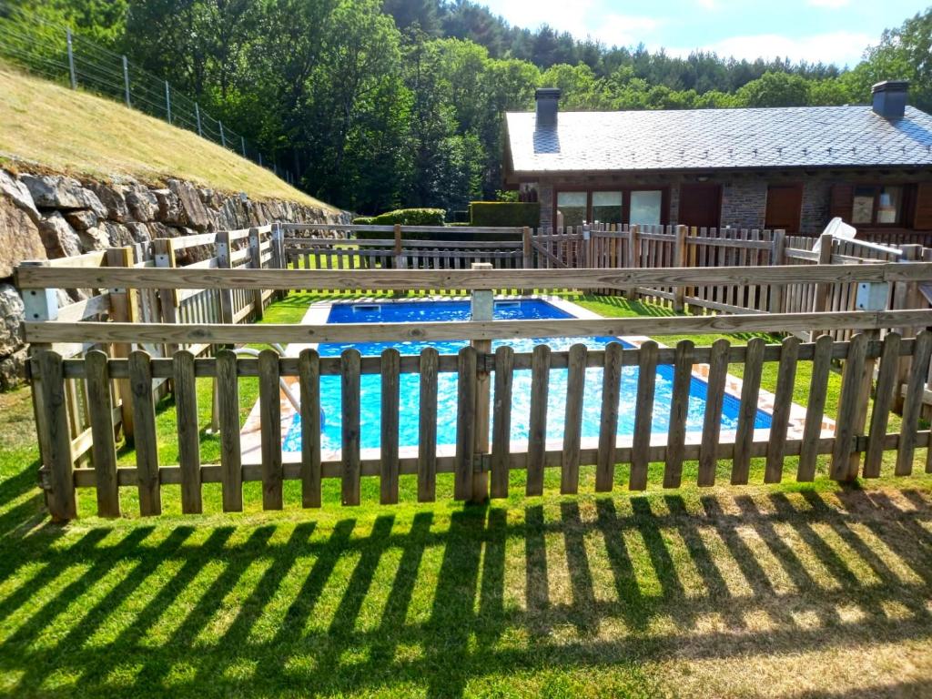 Bazén v ubytování Preciosa planta baja con piscina nebo v jeho okolí