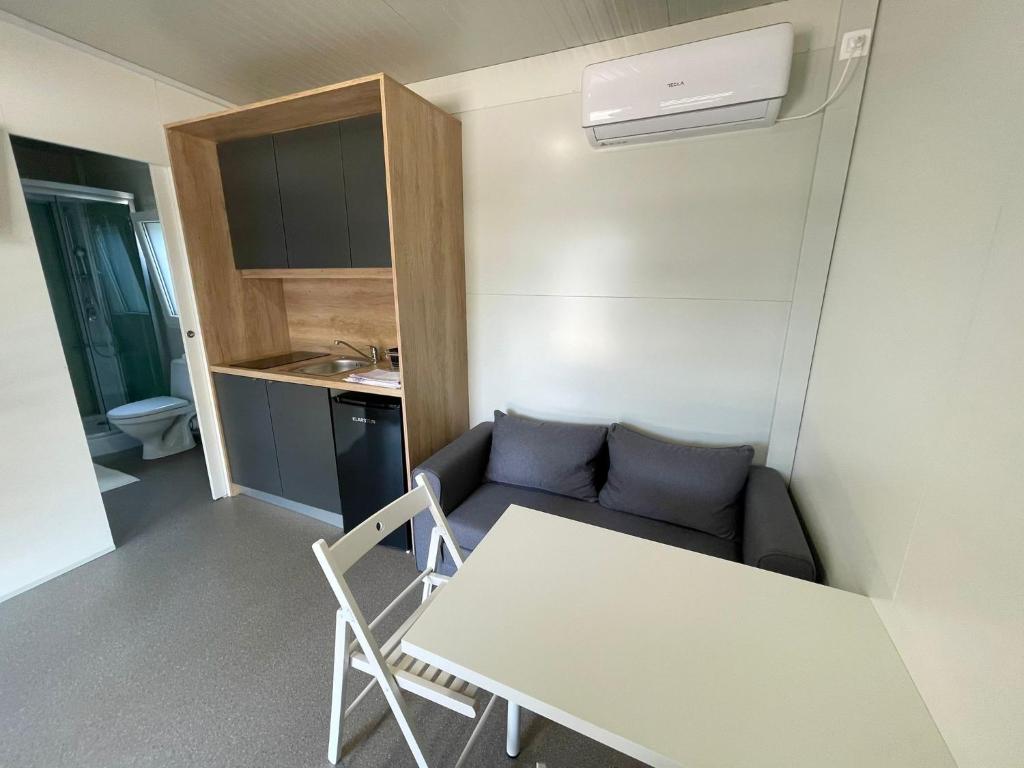 Posedenie v ubytovaní D&I mobile home