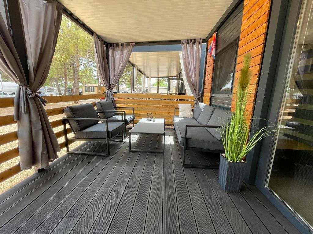 Posedenie v ubytovaní D&I mobile home