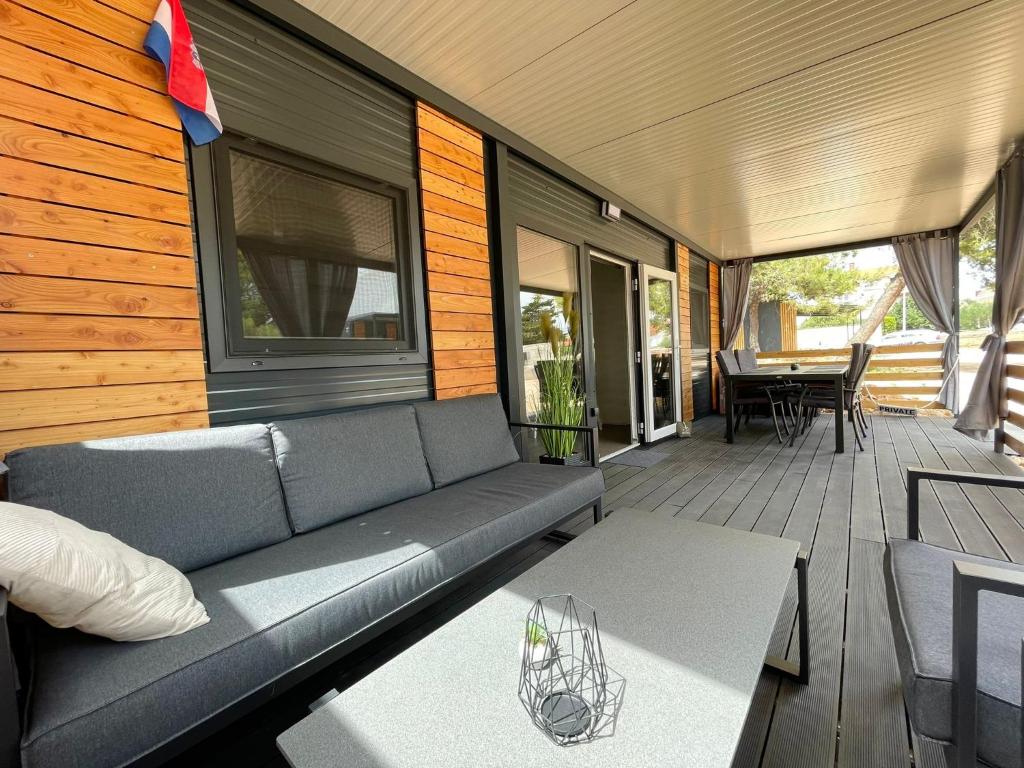 Posedenie v ubytovaní D&I mobile home