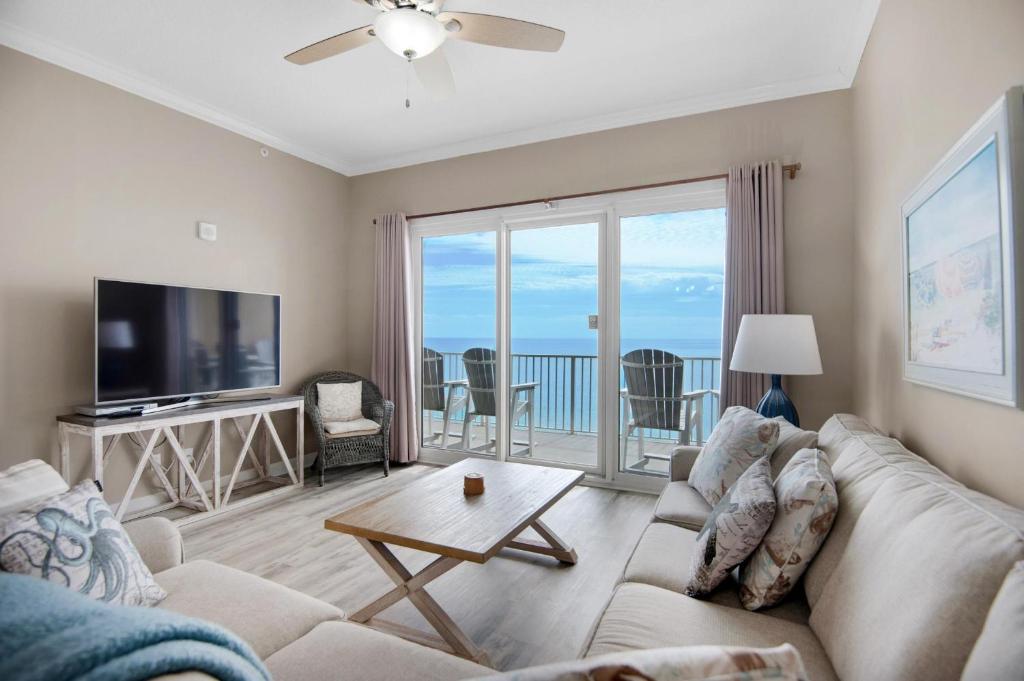 TV a/nebo společenská místnost v ubytování Grandview East 1602