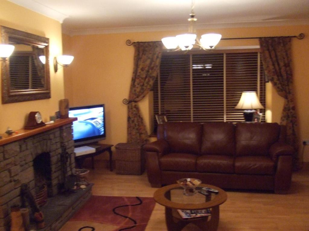 TV a/nebo společenská místnost v ubytování Ethan House B&B