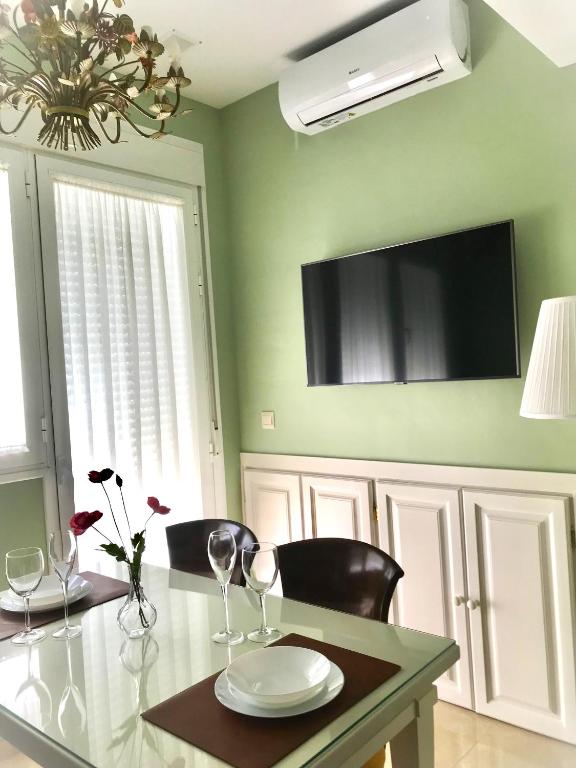 Televízia a/alebo spoločenská miestnosť v ubytovaní Apartamento Las Flores