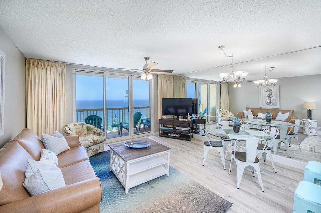 Гостиная зона в Pelican Beach Resort 2006