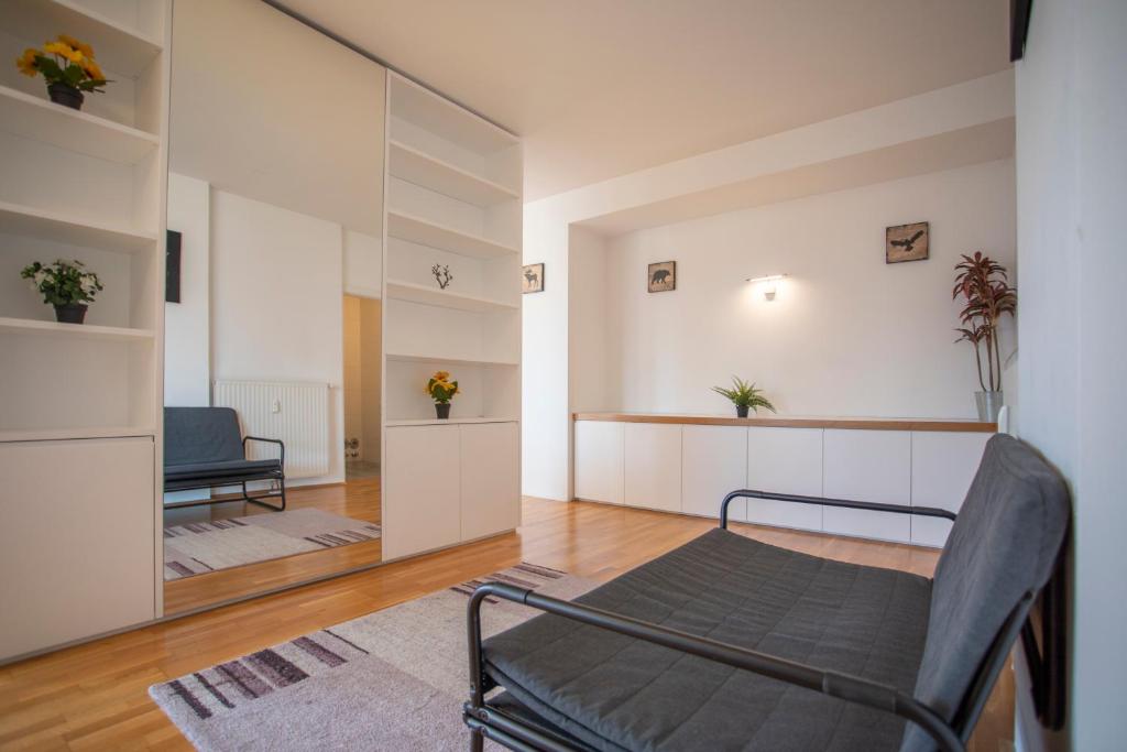 A seating area at Top of Innsbruck Apartment I free parking