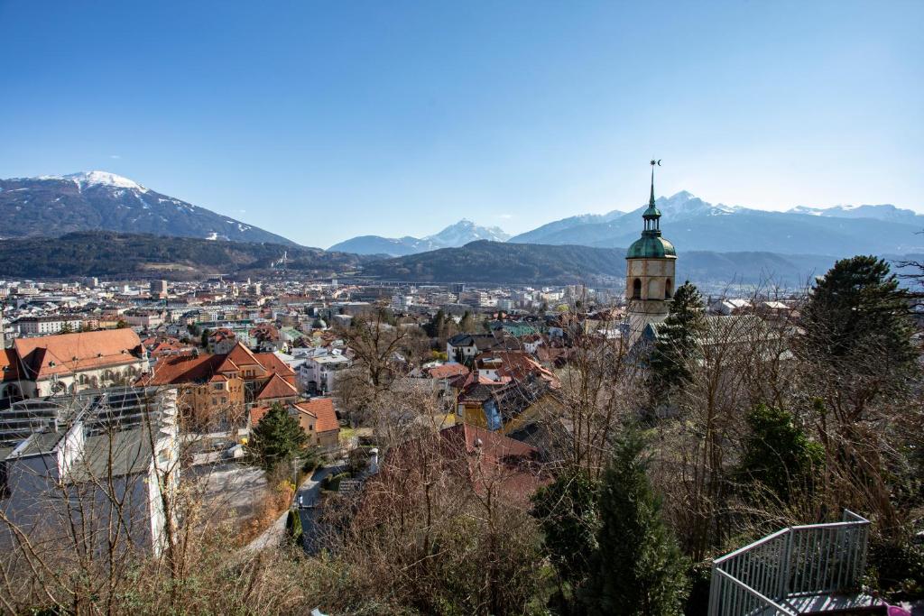 Zdjęcie z galerii obiektu Top of Innsbruck Apartment I free parking w mieście Innsbruck