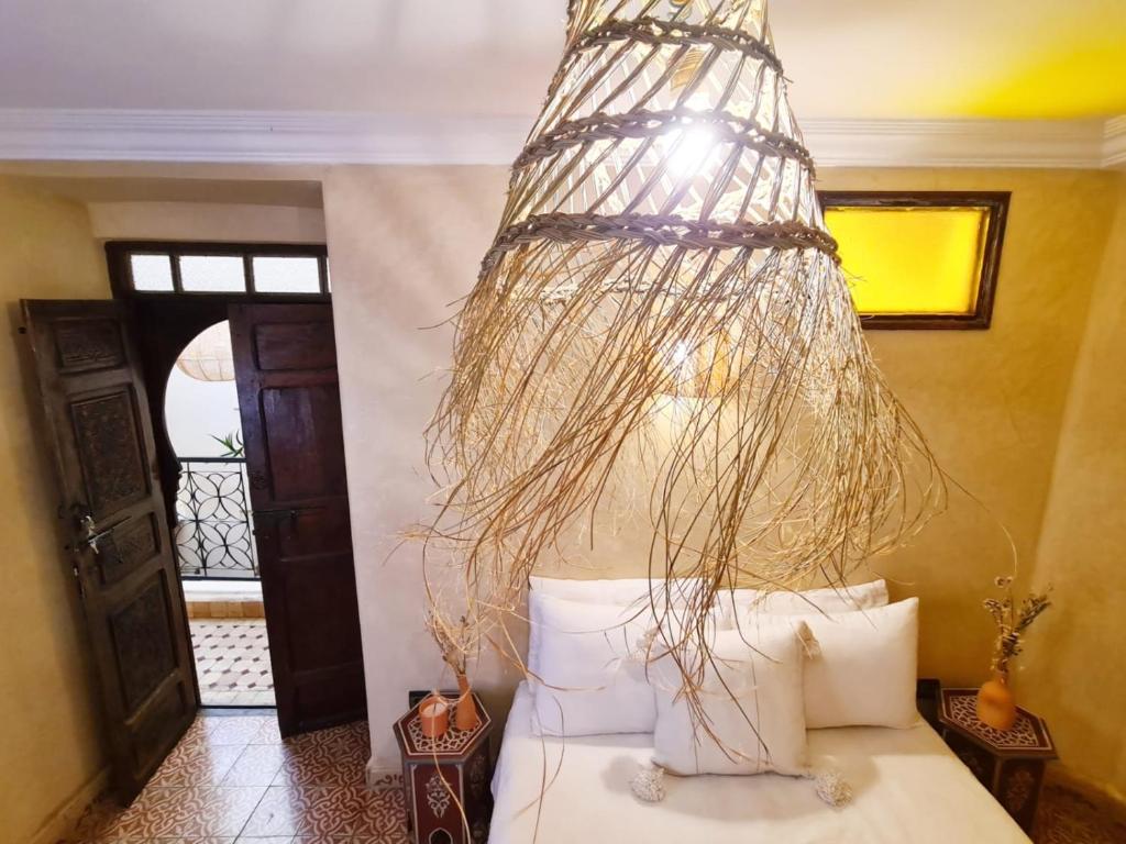 Ein Bett oder Betten in einem Zimmer der Unterkunft Riad Casa Sophia