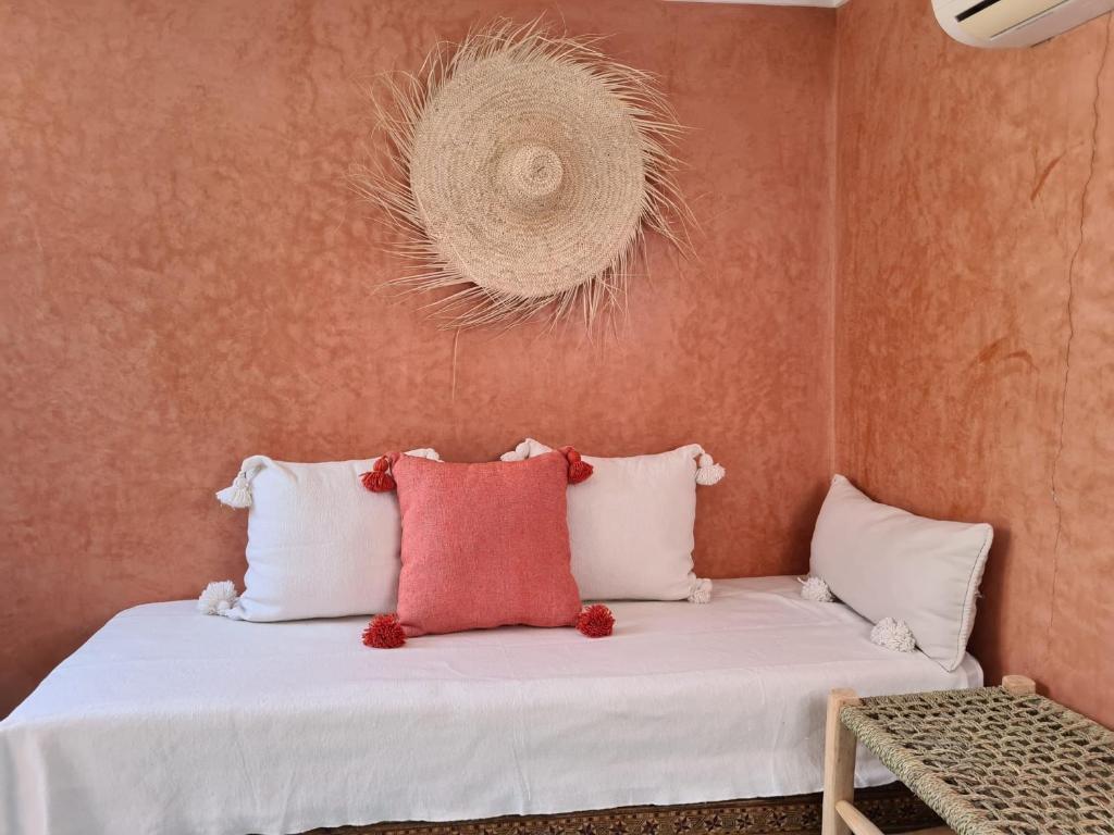 Ein Bett oder Betten in einem Zimmer der Unterkunft Riad Casa Sophia