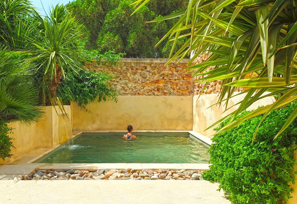 a boy swimming in a swimming pool in a backyard at L&#39;Accent d&#39;ici in Le Somail