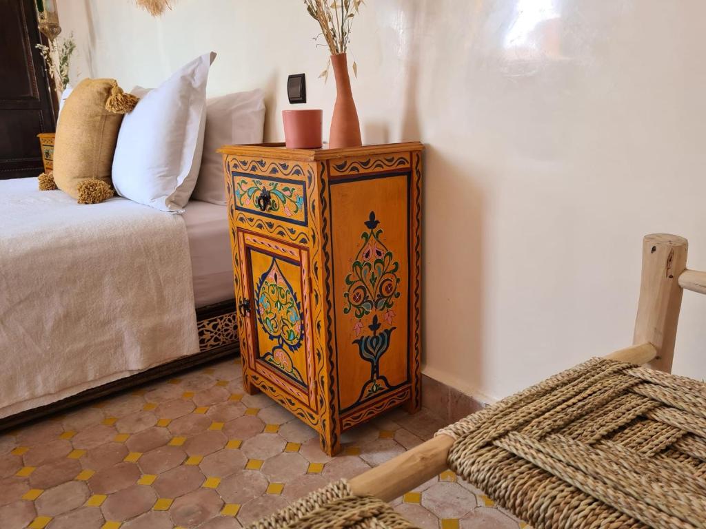 Ein Bett oder Betten in einem Zimmer der Unterkunft Riad Casa Sophia