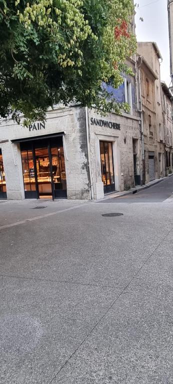 Zdjęcie z galerii obiektu Studio meublé quartier Carnot w Awinionie