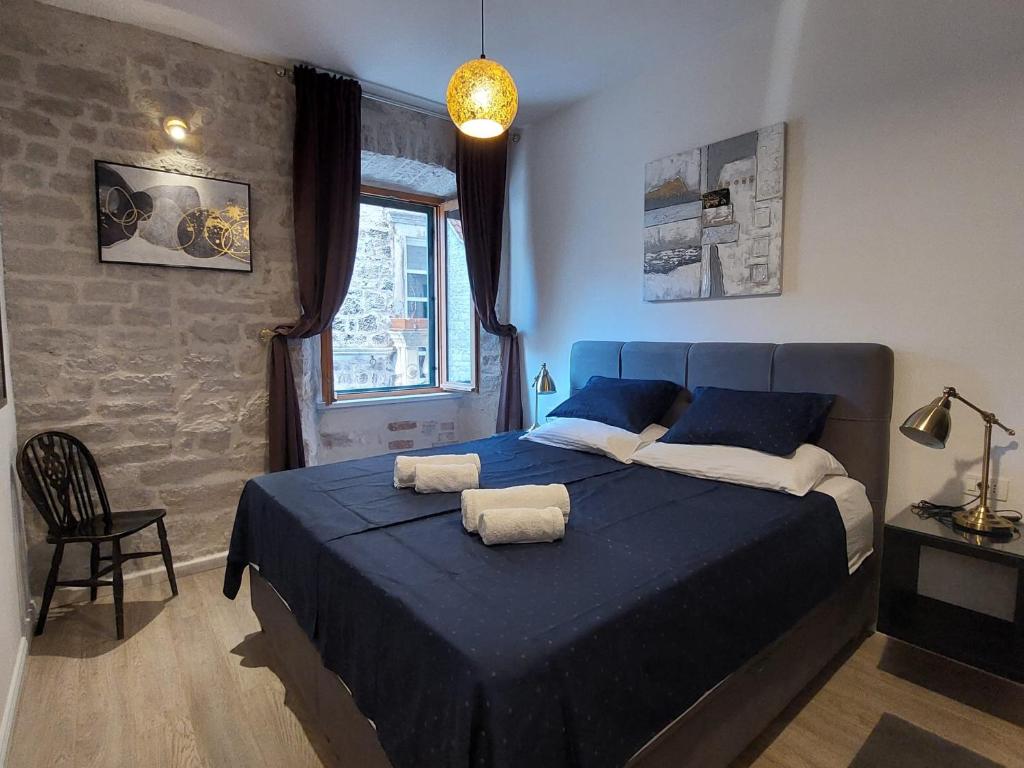 En eller flere senger på et rom på Central Palace Apartment Šibenik