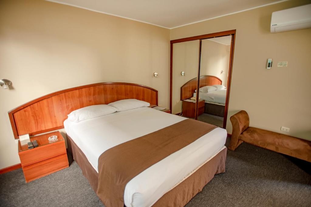 Postel nebo postele na pokoji v ubytování Hotel Park Suites