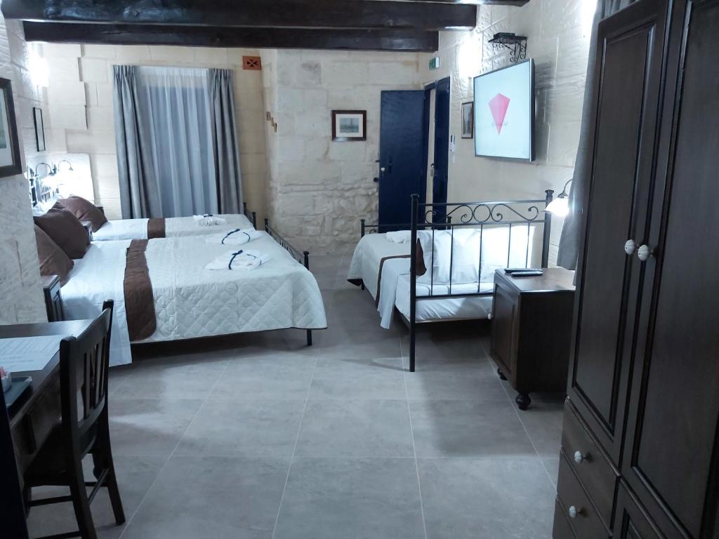 Letto o letti in una camera di The Hidden Gem Boutique Hotel