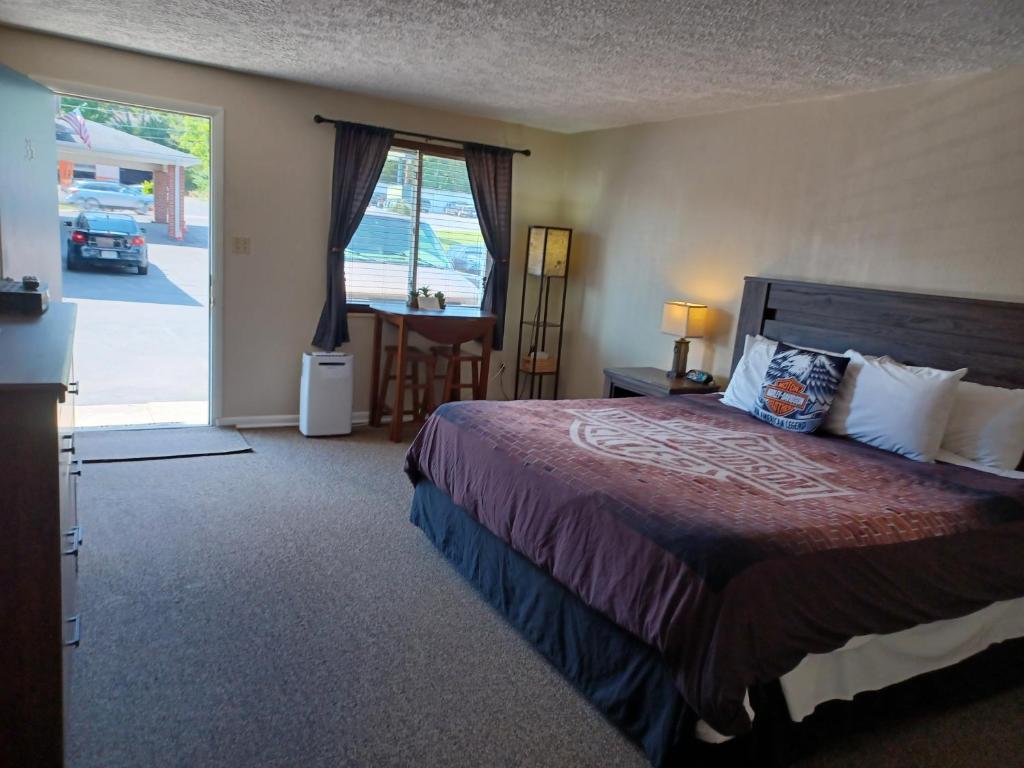 Oakland Motel - Premium King Room