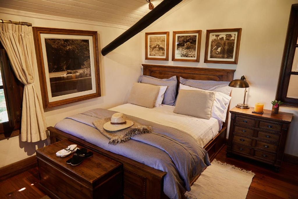 a bedroom with a bed with a hat on it at Rincón del Socorro in Uguay