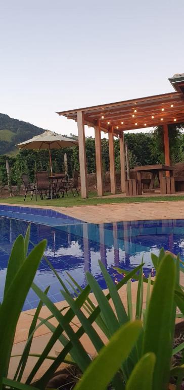 Bazén v ubytování Ellementares Guest House nebo v jeho okolí
