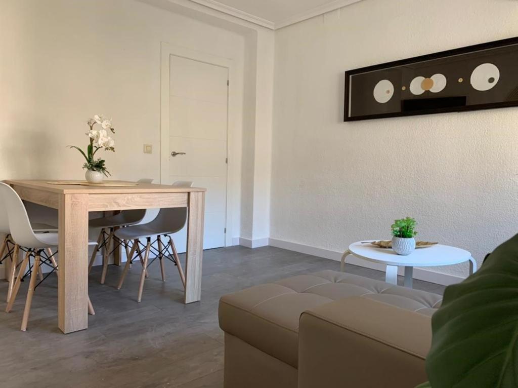 Espectacular apartamento a 100mt de la playa Las Arenas ...