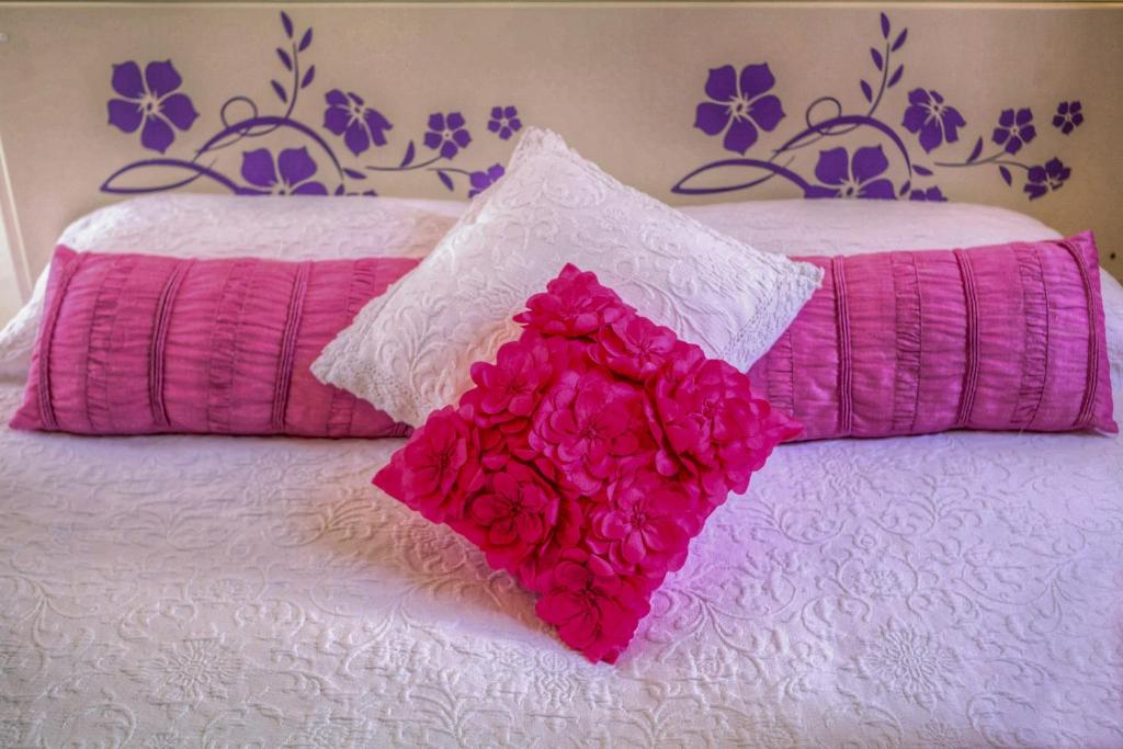 Postel nebo postele na pokoji v ubytování Residenza de l'Osmarin Suites