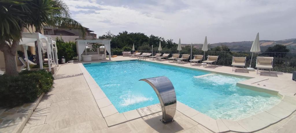 Bazén v ubytovaní Anthos Casa Vacanze alebo v jeho blízkosti