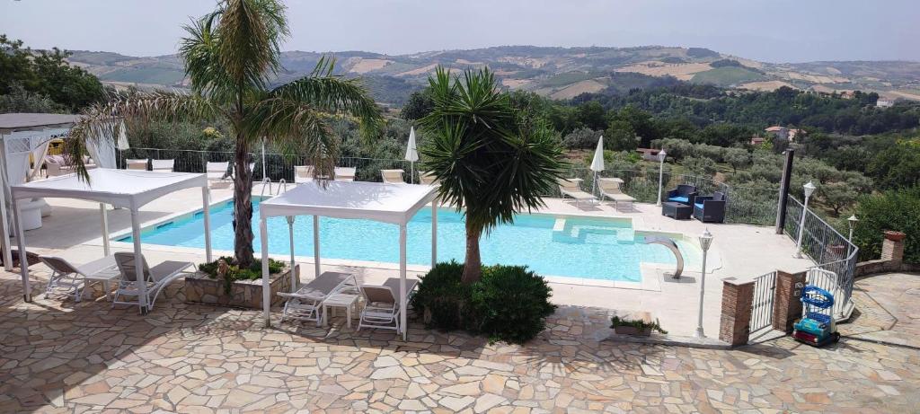 Bazén v ubytovaní Anthos Casa Vacanze alebo v jeho blízkosti