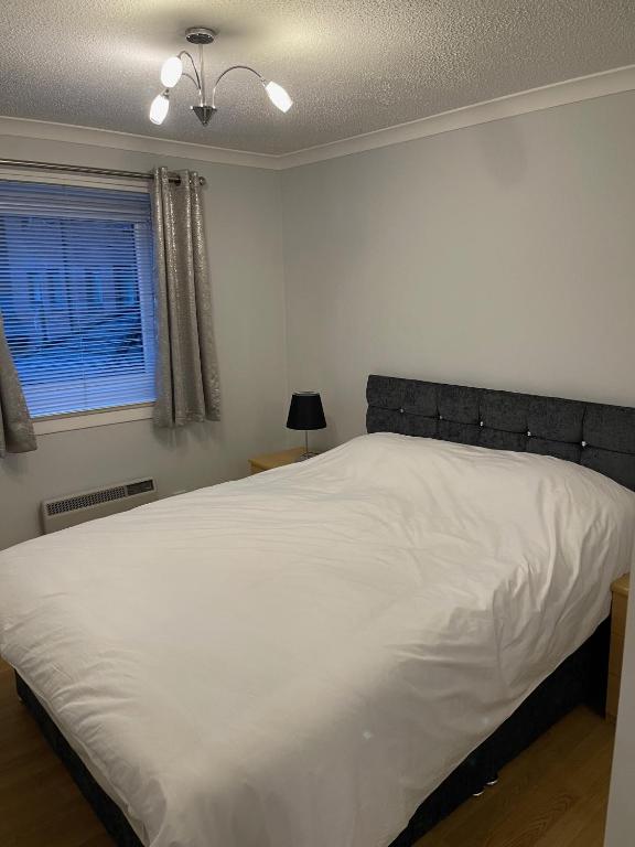 2 Bed Contemporary Apartment Glasgow Free Parking Netflix Sleeps 4
