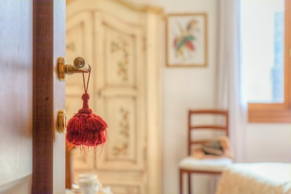 Postel nebo postele na pokoji v ubytování Residenza de l'Osmarin Suites
